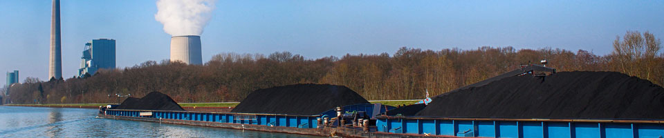 Schiff mit Ladung Kohle